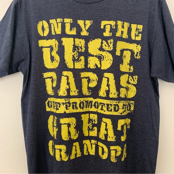 Men's  T Shirt  Size L  "Only the Best Papas Get Promted to Great Grandpa" - Picture 2 of 9